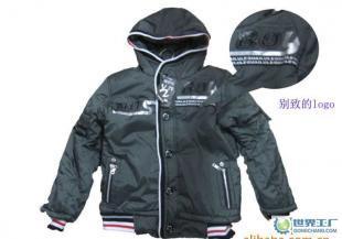 童装批发新风向 图萝仔品牌连帽款条纹外套引领潮流